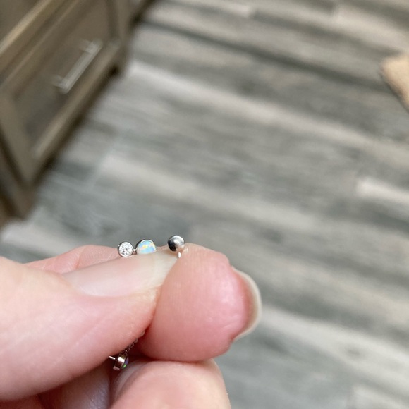 Junipurr Mei Triple Faux Opals, CZ and Chains 14 kt white gold - Picture 8 of 12